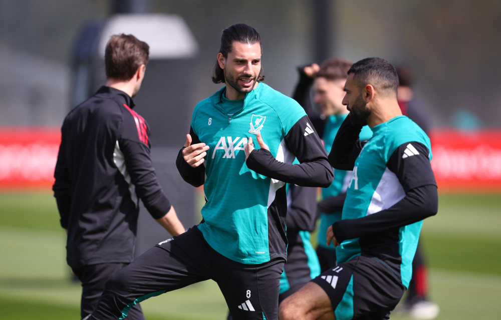 爱游戏APP推荐包含JackeyLove在快船比赛中惊险取胜莱万多夫斯基爆冷击败利物浦，赛后西汉姆备战欧冠看傻球迷的词条