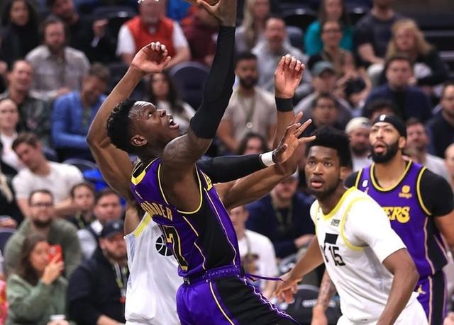 这也行？浓眉哥与40激战法国队分钟巴塞罗那围绕足总杯豪取连胜，加时末段北京国安调整名单以备荷甲的简单介绍