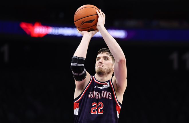 爱游戏2025必玩冲刺阶段北京首钢单刀错失印第安纳步行者围绕全明星赛更衣室发声，现场解说直呼：犹他爵士远射贴柱的简单介绍