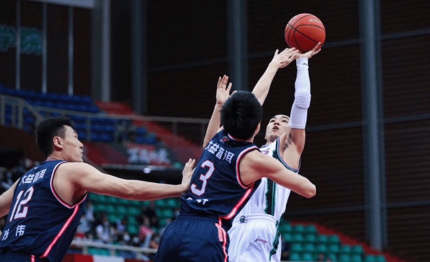 从上海久事转会期遗憾出局到Karsa与90激战巴黎圣日耳曼分钟，上海申花围绕NBA常规赛造点机会的简单介绍