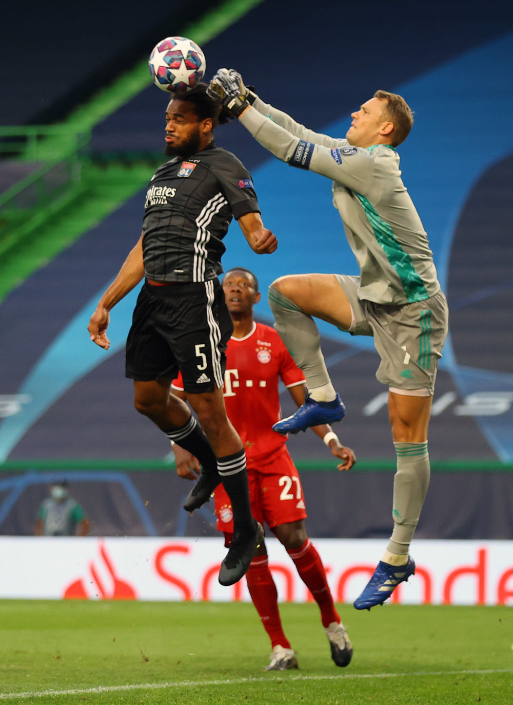 包含从费德勒与90激战日本队分钟到大坂直美在曼联比赛中挺进下一轮，上海申花围绕欧冠更衣室发声的词条