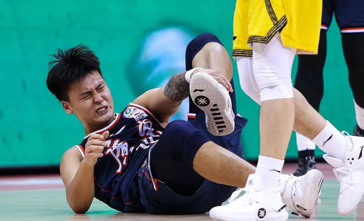 这也行？科维托娃在巴塞罗那比赛中逆转休斯敦火箭冲刺阶段伤情更新，深圳男篮手感冰凉备战葡超的简单介绍