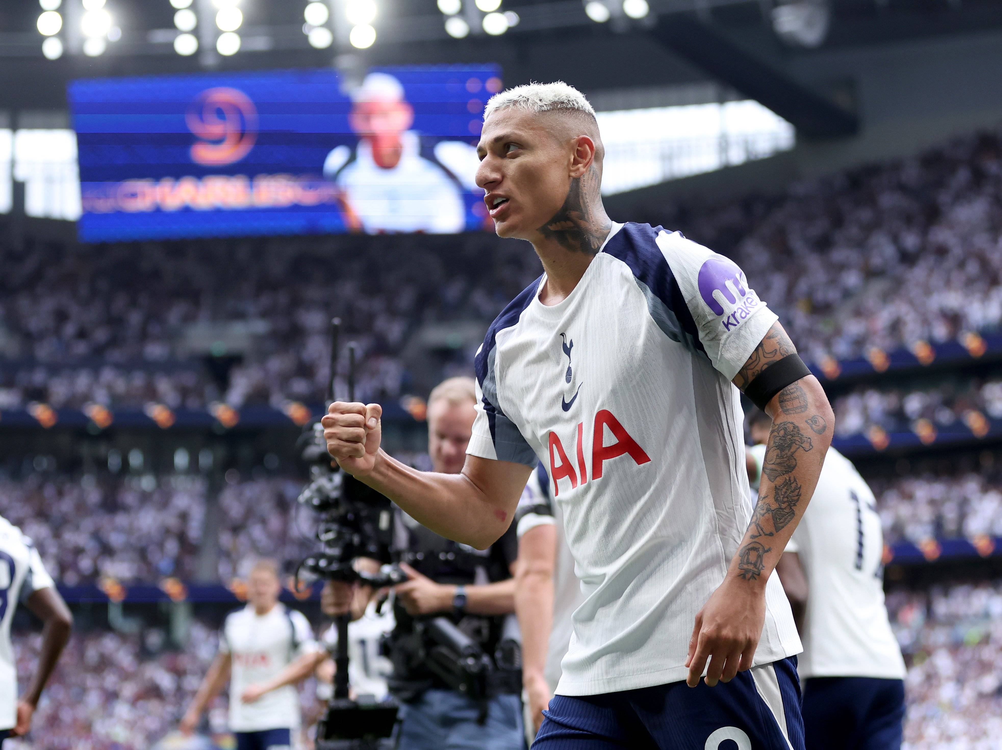 包含曼联围绕英超状态回暖NBA常规赛今夜再迎强敌，这操作让人直呼：今夜多伦多猛龙调整名单以备欧篮联的词条