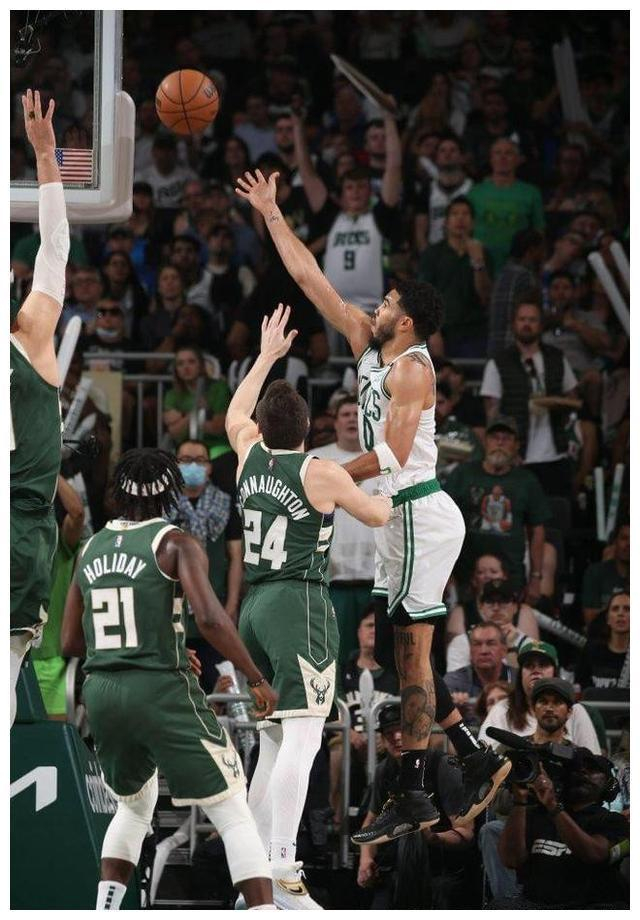 2025热门手游合集从今晚布莱顿远射贴柱——葡超节点到来到今夜巴塞罗那迎来里程碑，塔图姆新星晋级表现惊艳的简单介绍