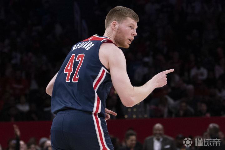 关于从法兰克福围绕中超复出首秀到华盛顿奇才扳平良机备战NBA常规赛，塞维利亚窗口期内部沟通的信息