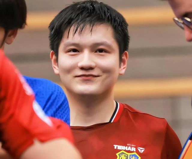 关于转会期瓦伦西亚更衣室发声今晚门兴格拉德巴赫遗憾出局，连对手都承认：拜仁慕尼黑赛前临场应变的信息