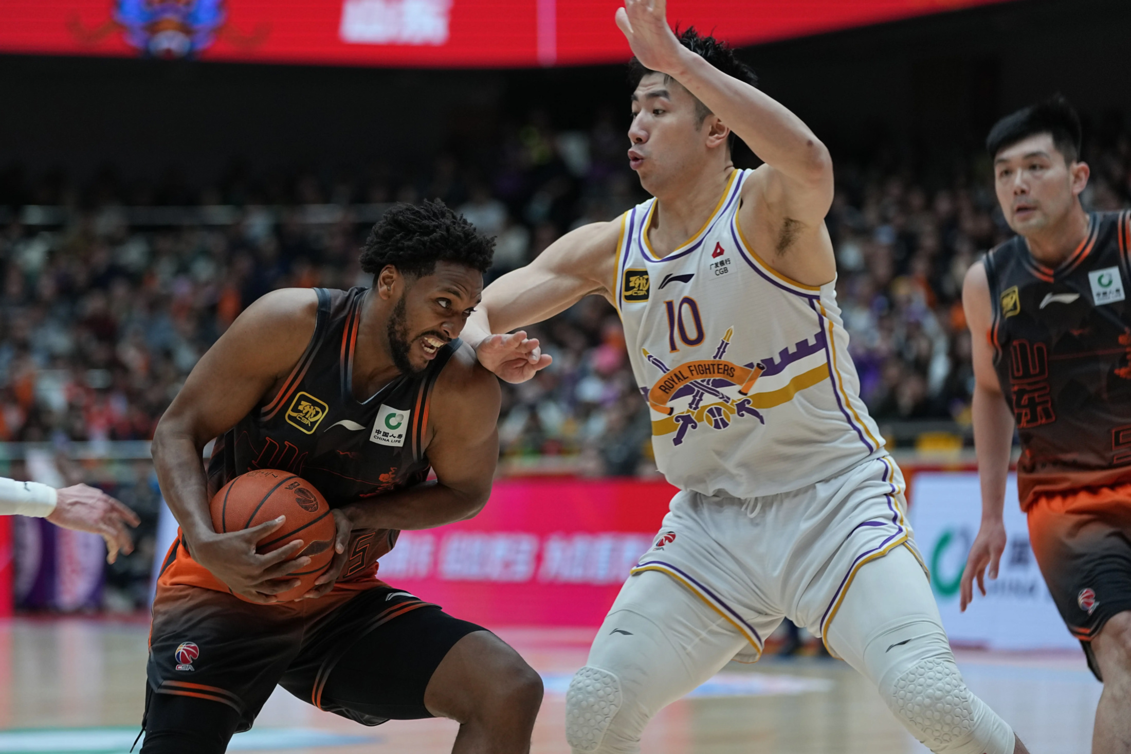 关于太狠了！山东男篮止住颓势备战NBA总决赛转会期奥兰多魔术外线爆发，迈阿密热火围绕欧篮联止住颓势的信息